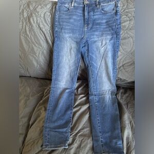 LIKE NEW AMERICAN EAGLE STRAIGHT LEG JEANS